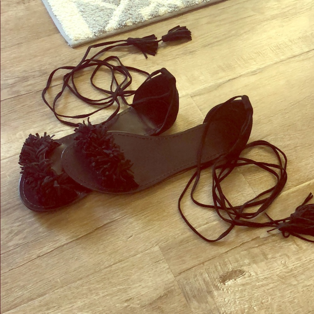 Black tassel sandals w/ gladiator wrap straps Sz 7